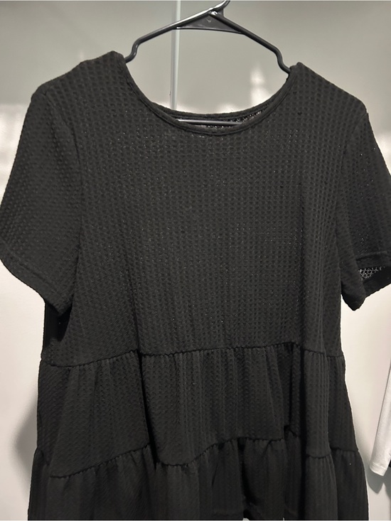 SHEIN Tops - SHEIN Black Tiered Short Sleeve Tunic Top